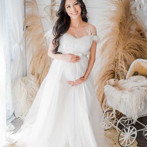 KH Fashion Bre Gown White tulle with feathers maternity